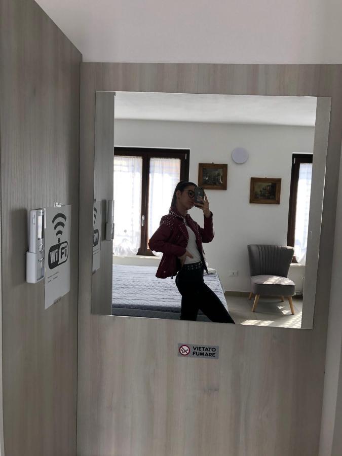 La Casa Della Ada Hotel Кастелнуово дел Гарда Екстериор снимка